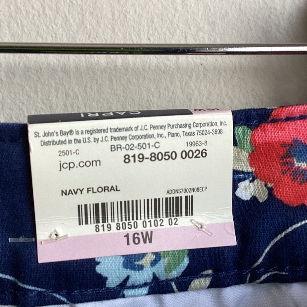 St. John's Bay Navy Floral Capri Shorts - Picture 3 of 8
